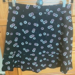 Cute pull on LOFT brand skirt. Size medium